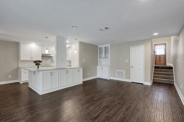 125 Capetown, Conroe, TX 77356