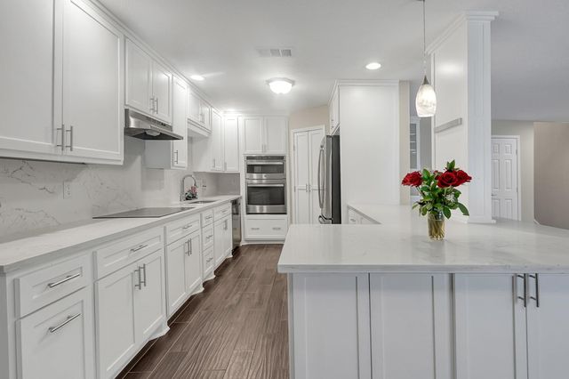 125 Capetown, Conroe, TX 77356