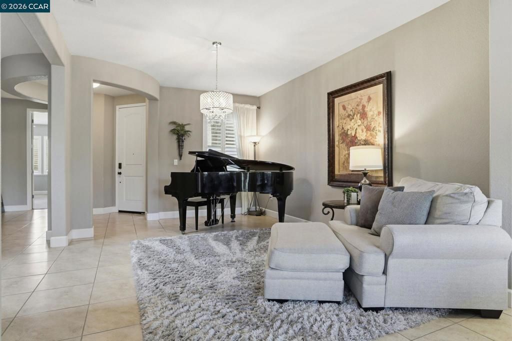 Image 10 of property listing at 5036 Turnbridge Ct, Vacaville, CA 95687