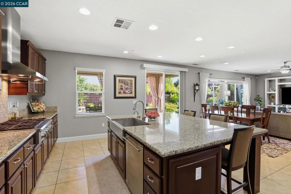Image 15 of property listing at 5036 Turnbridge Ct, Vacaville, CA 95687