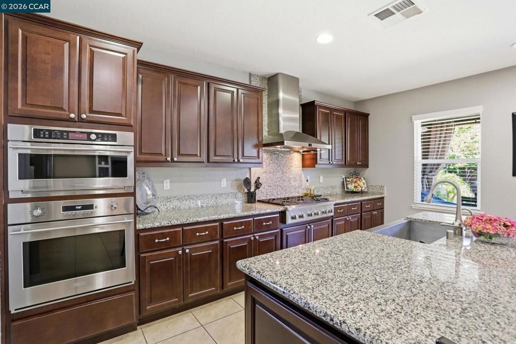 Image 16 of property listing at 5036 Turnbridge Ct, Vacaville, CA 95687