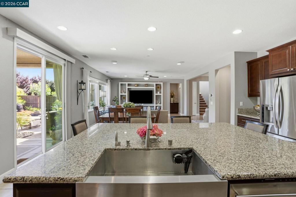 Image 18 of property listing at 5036 Turnbridge Ct, Vacaville, CA 95687