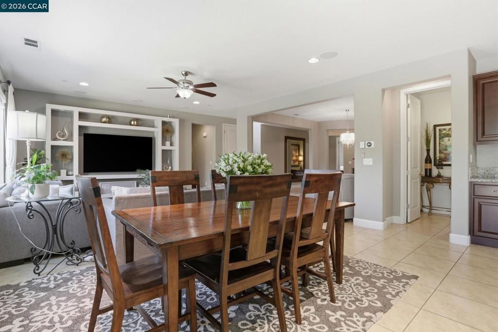 Image 22 of property listing at 5036 Turnbridge Ct, Vacaville, CA 95687