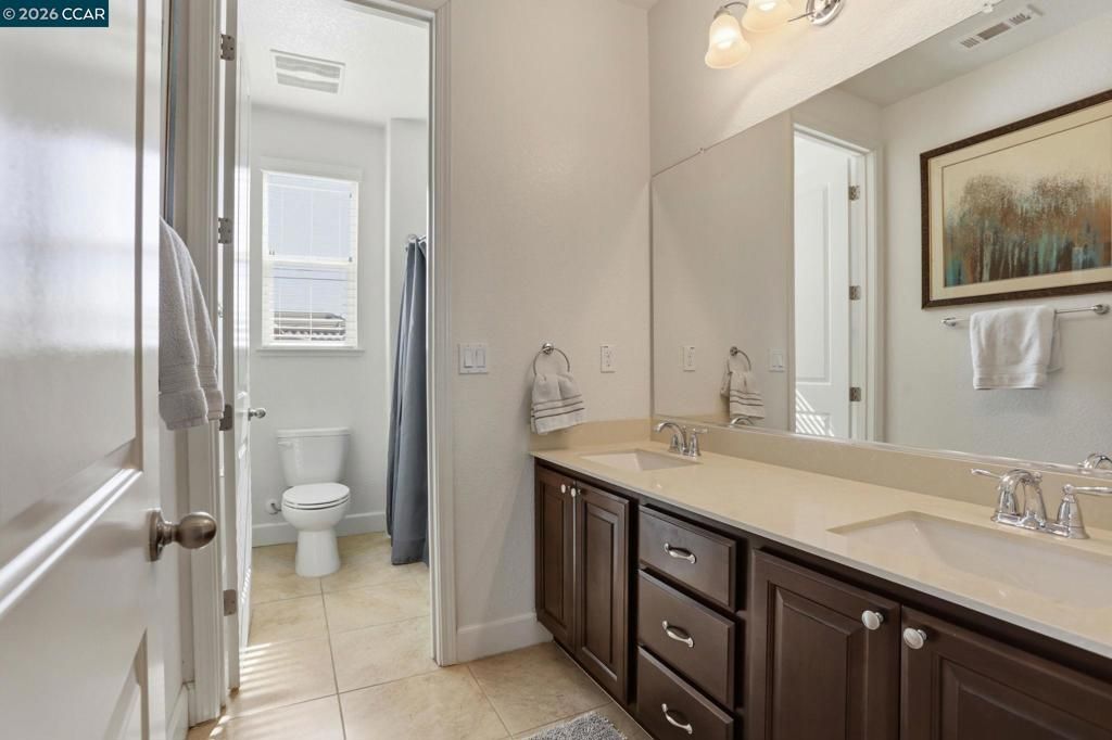Image 49 of property listing at 5036 Turnbridge Ct, Vacaville, CA 95687