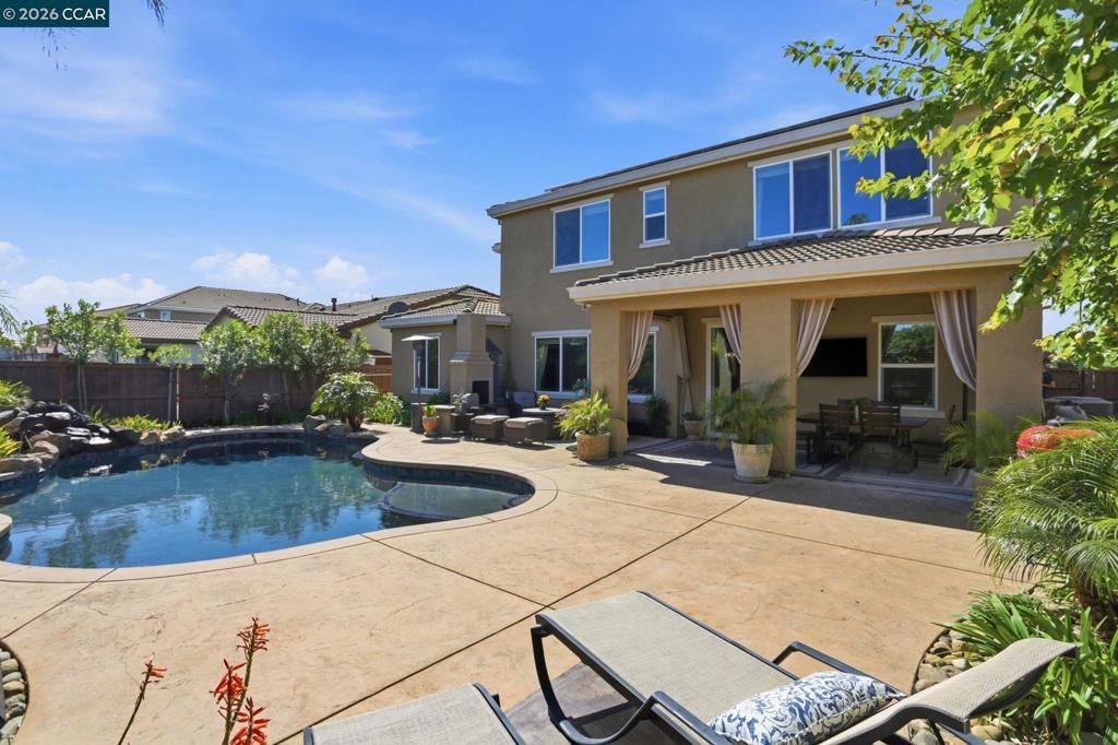 Image 6 of property listing at 5036 Turnbridge Ct, Vacaville, CA 95687