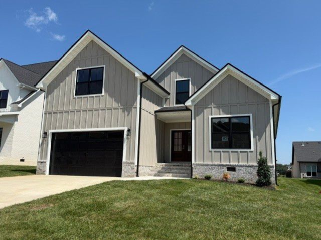 463 Spiderwort Dr, Clarksville, TN 37043