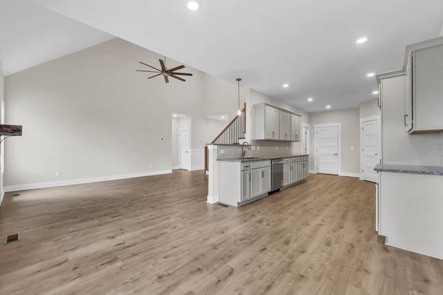 463 Spiderwort Dr, Clarksville, TN 37043
