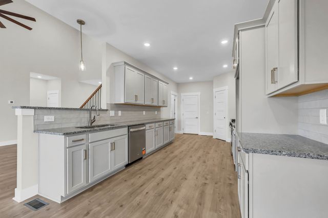 463 Spiderwort Dr, Clarksville, TN 37043