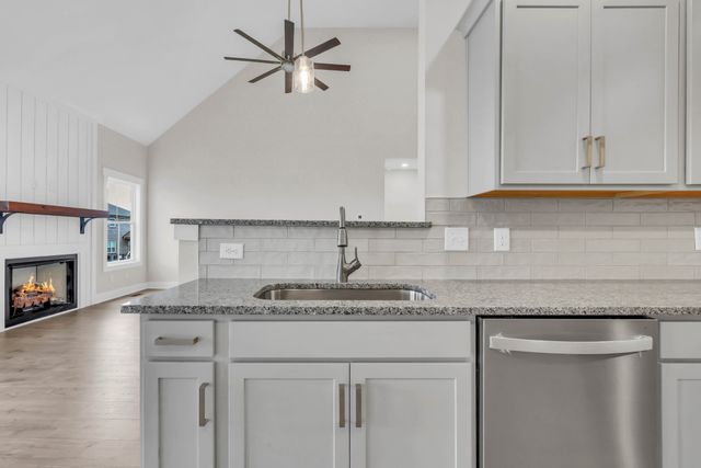 463 Spiderwort Dr, Clarksville, TN 37043