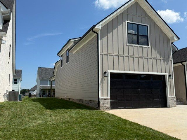 463 Spiderwort Dr, Clarksville, TN 37043