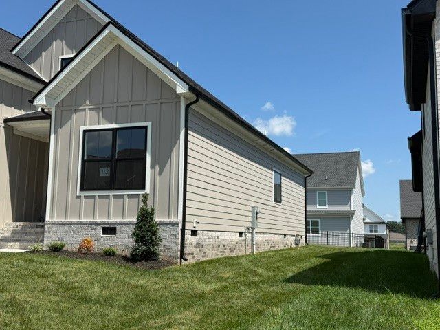 463 Spiderwort Dr, Clarksville, TN 37043