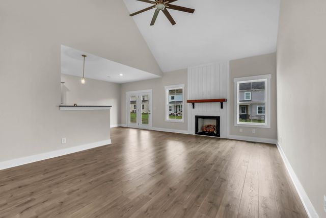 463 Spiderwort Dr, Clarksville, TN 37043
