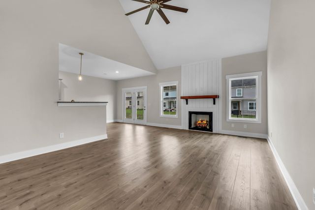 463 Spiderwort Dr, Clarksville, TN 37043
