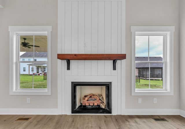 463 Spiderwort Dr, Clarksville, TN 37043