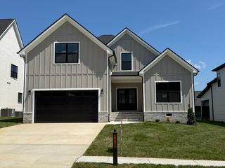 463 Spiderwort Dr, Clarksville, TN 37043