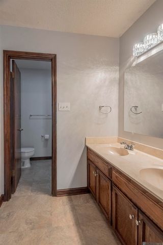 11054 Red Oak Dr, Baton Rouge, LA 70815