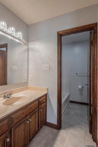 11054 Red Oak Dr, Baton Rouge, LA 70815