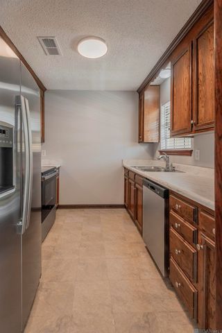 11054 Red Oak Dr, Baton Rouge, LA 70815