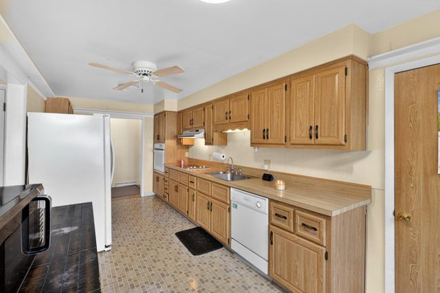 11 COLESBERY DR, New Castle, DE 19720