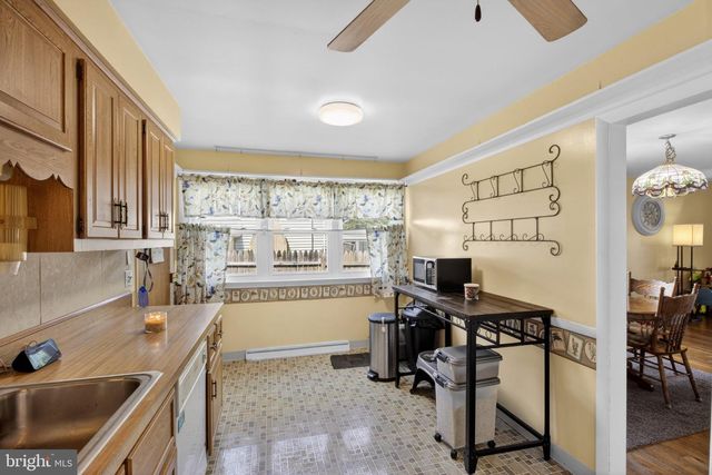 11 COLESBERY DR, New Castle, DE 19720