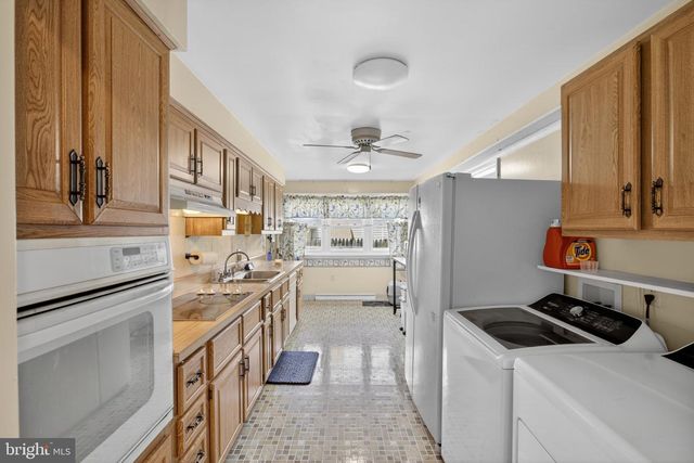 11 COLESBERY DR, New Castle, DE 19720