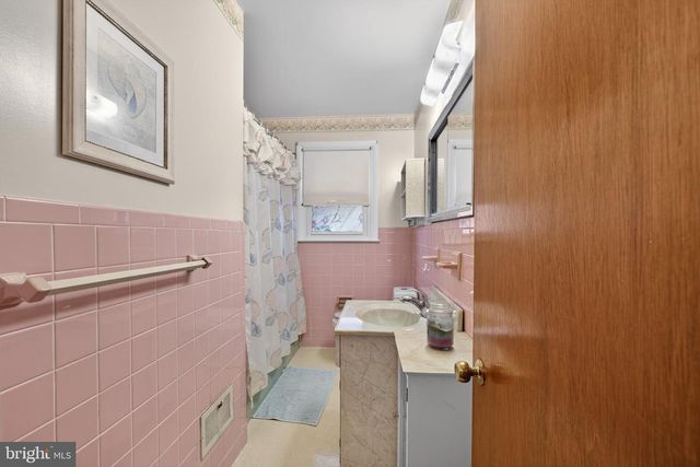 11 COLESBERY DR, New Castle, DE 19720