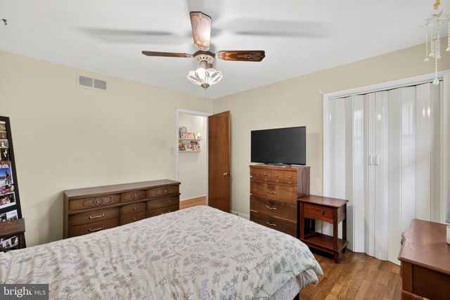 11 COLESBERY DR, New Castle, DE 19720