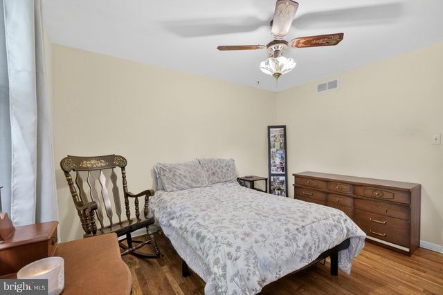 11 COLESBERY DR, New Castle, DE 19720