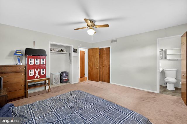 11 COLESBERY DR, New Castle, DE 19720