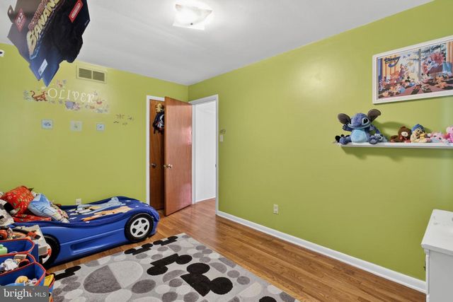 11 COLESBERY DR, New Castle, DE 19720