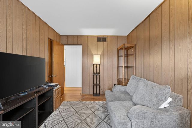 11 COLESBERY DR, New Castle, DE 19720
