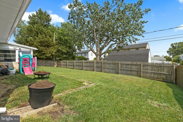 11 COLESBERY DR, New Castle, DE 19720