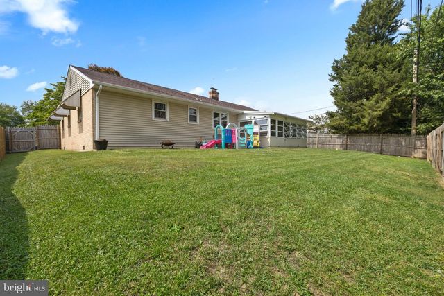 11 COLESBERY DR, New Castle, DE 19720