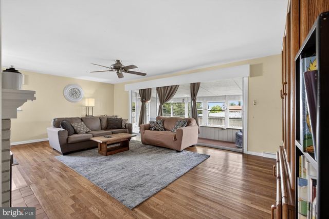 11 COLESBERY DR, New Castle, DE 19720