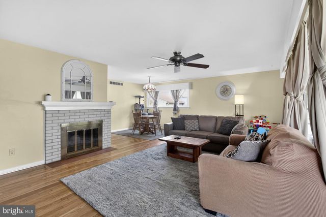 11 COLESBERY DR, New Castle, DE 19720
