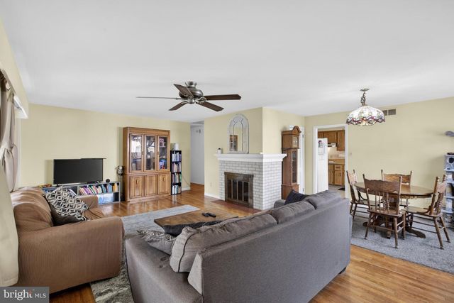 11 COLESBERY DR, New Castle, DE 19720