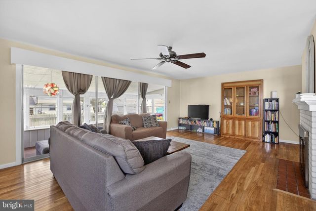 11 COLESBERY DR, New Castle, DE 19720