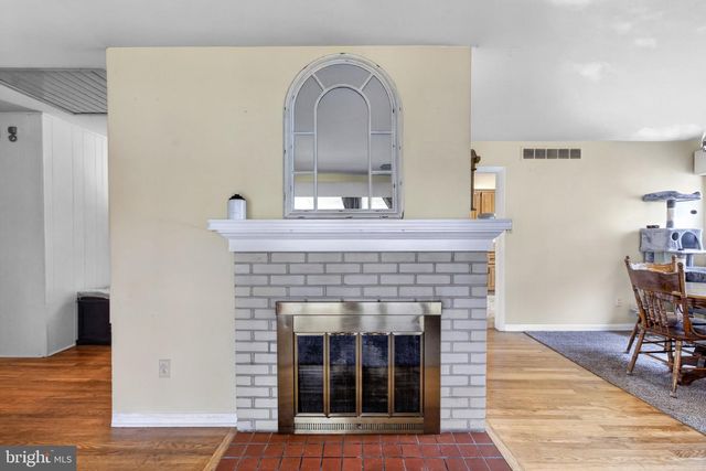 11 COLESBERY DR, New Castle, DE 19720