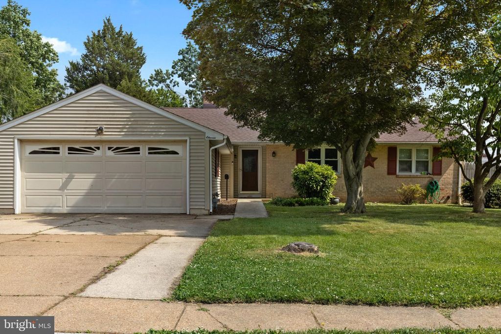 11 COLESBERY DR, New Castle, DE 19720