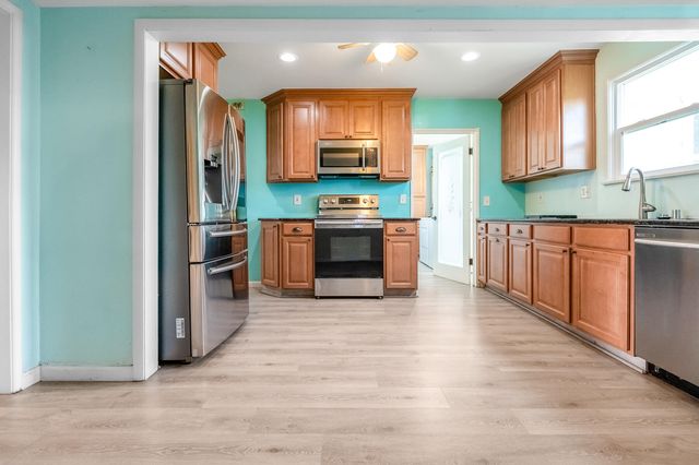 4708 W Hurley Avenue, Visalia, CA 93291