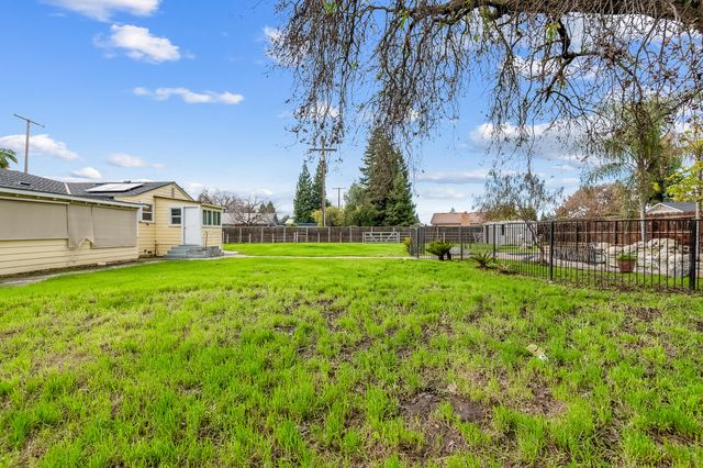 4708 W Hurley Avenue, Visalia, CA 93291