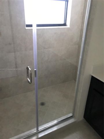 8806 NW 103rd Ave, Doral, FL 33178