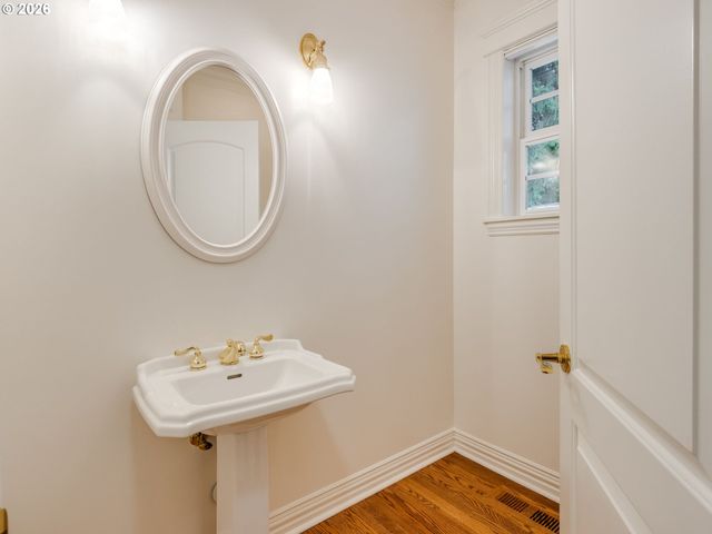1845 N TEAKWOOD Cir, Canby, OR 97013