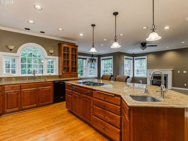 1845 N TEAKWOOD Cir, Canby, OR 97013