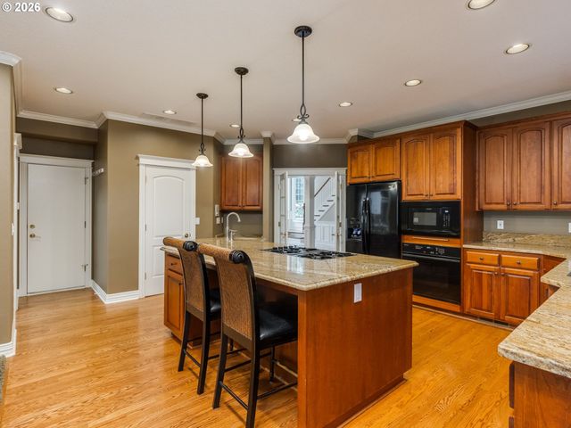 1845 N TEAKWOOD Cir, Canby, OR 97013