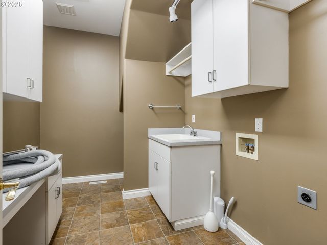 1845 N TEAKWOOD Cir, Canby, OR 97013