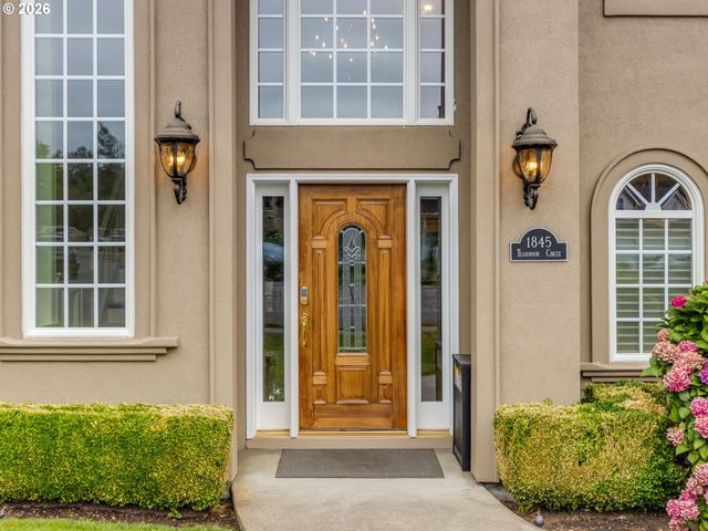 1845 N TEAKWOOD Cir, Canby, OR 97013