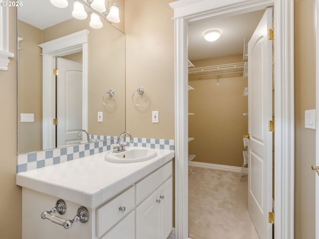 1845 N TEAKWOOD Cir, Canby, OR 97013