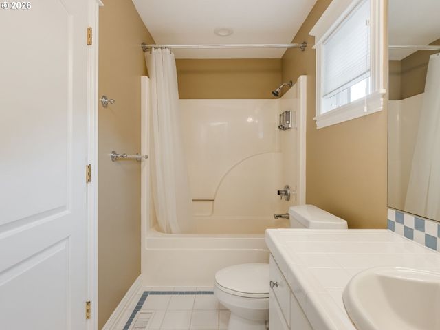 1845 N TEAKWOOD Cir, Canby, OR 97013