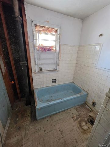 2025 Adams Avenue, Flint, MI 48505